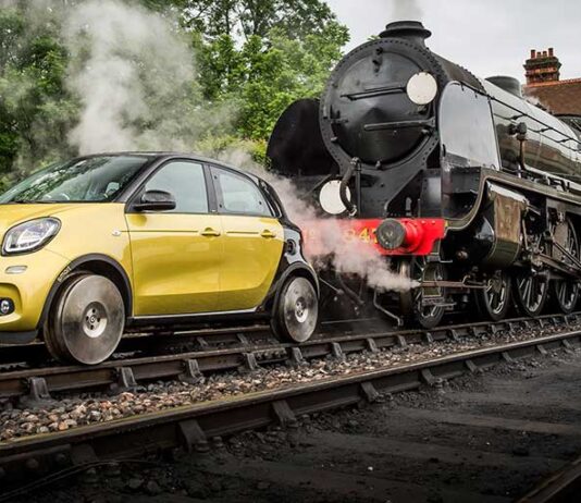Avrupa’nın göbeğine buradan araçları trenle götürmeyi hedefliyoruz