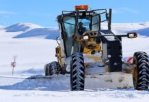 Çocukken gördüğü greyderle iş makinelerine merak sardı…