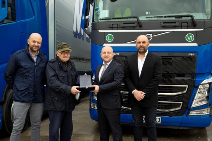 Volvo Trucks’tan oluşan filosuna 5 yenisini daha ekledi Volvo Trucks’tan oluşan filosuna 5 yenisini daha ekledi
