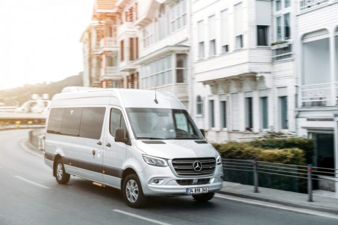 Yeni nesil Sprinter Minibüs’te 13+1’den 22+1 kişiye