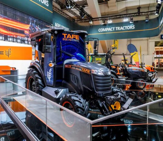 EVX75 Elektrikli Hibrit Traktörü ve Terra Vista sistemini tanıttı